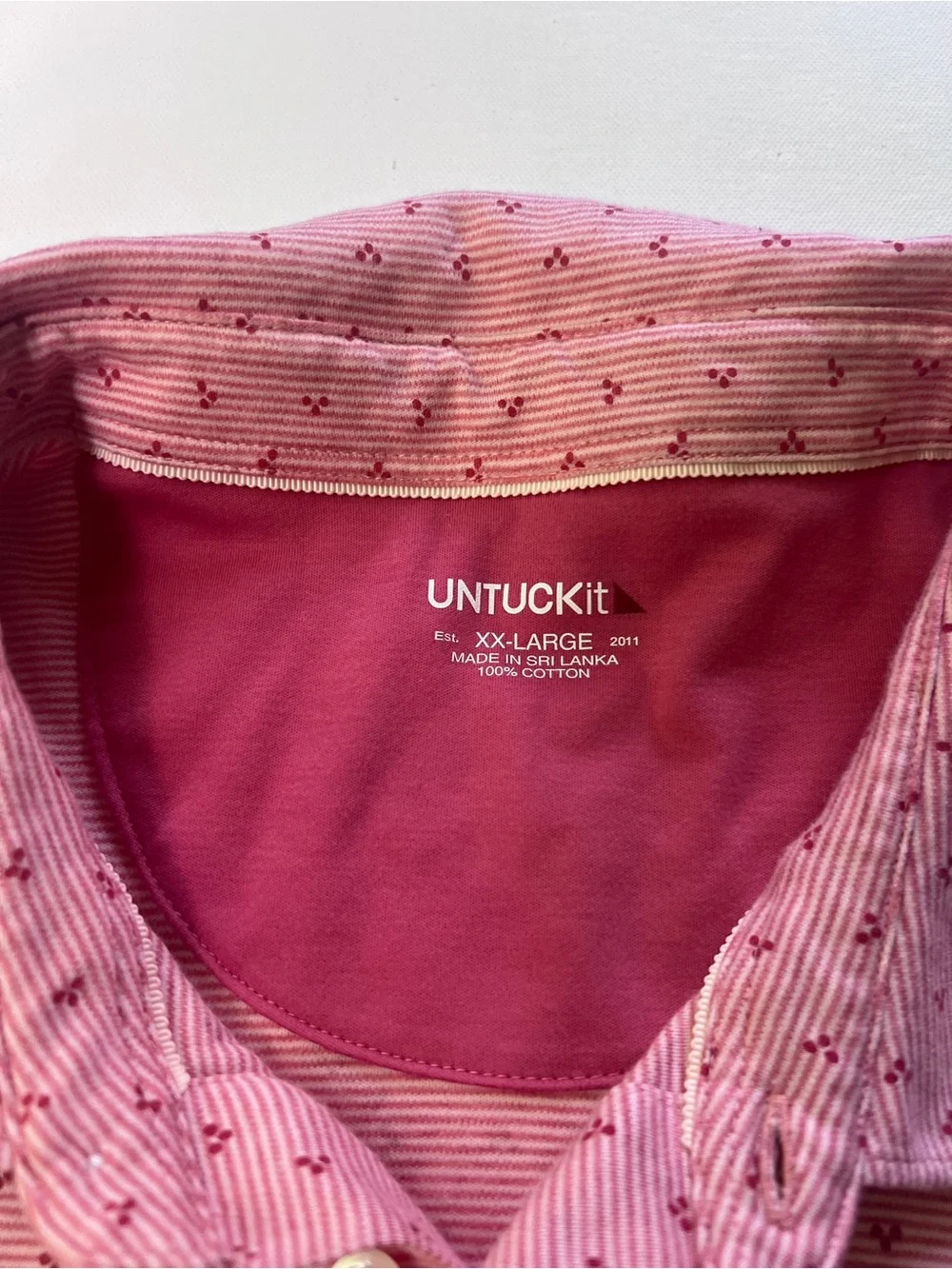 Men’s untuckit short sleeve polo top size XX-large pink/red stripe pattern